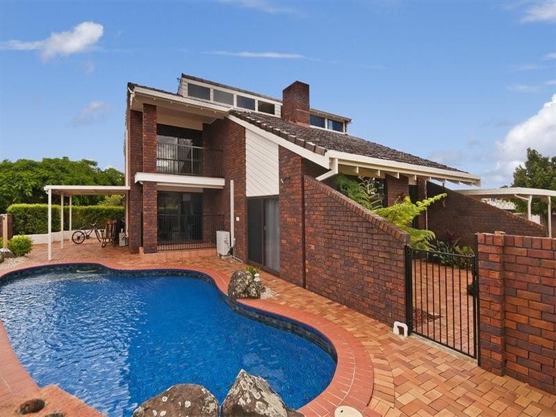 1 Chestnut Street, Elanora QLD 4221