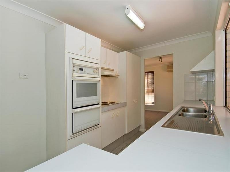 27 Bergamont Street, Elanora QLD 4221