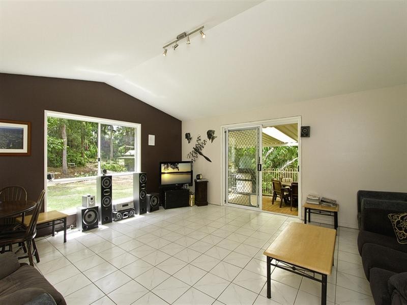 2 Dorset Place, Elanora QLD 4221