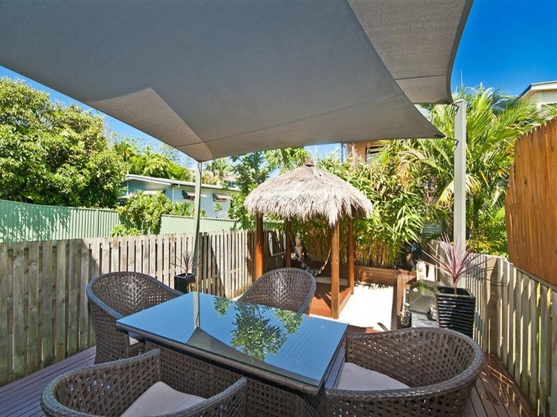 2/10 Fourteenth Avenue, Palm Beach QLD 4221