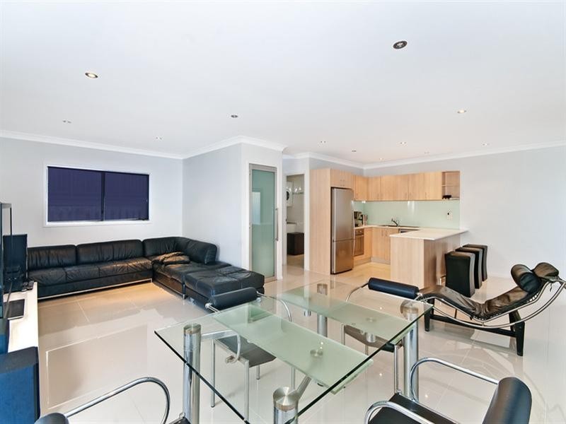 2/10 Fourteenth Avenue, Palm Beach QLD 4221