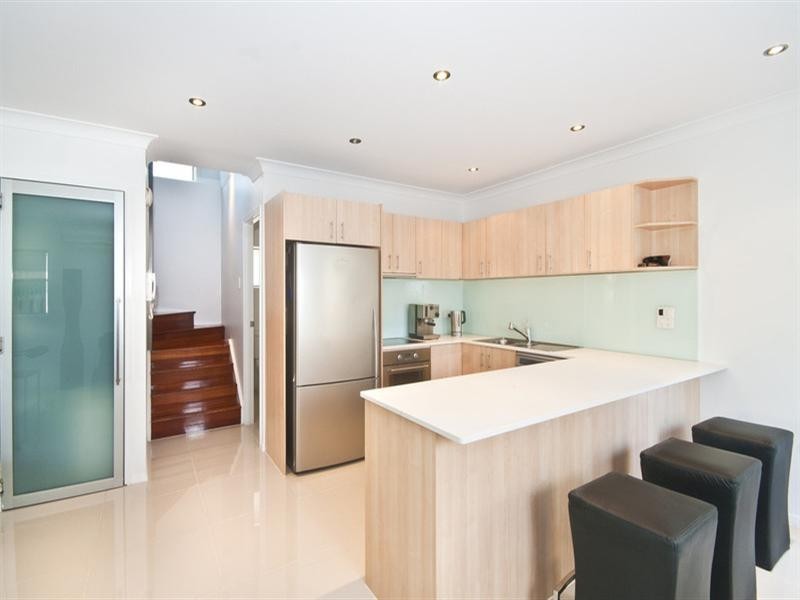 2/10 Fourteenth Avenue, Palm Beach QLD 4221