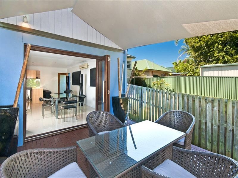 2/10 Fourteenth Avenue, Palm Beach QLD 4221