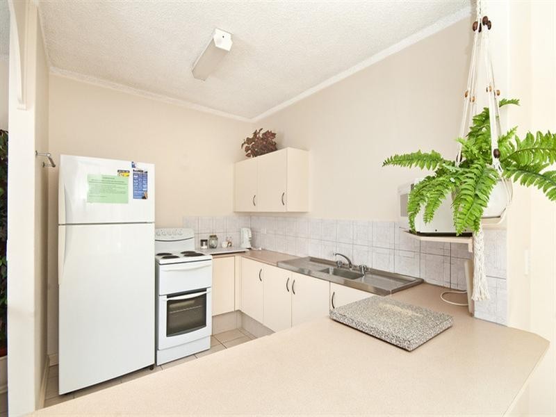 2/186 Jefferson Lane, Palm Beach QLD 4221