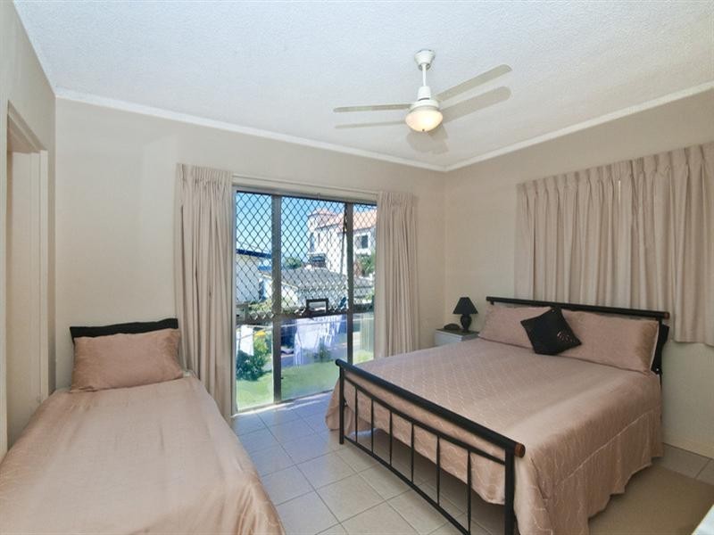 2/186 Jefferson Lane, Palm Beach QLD 4221