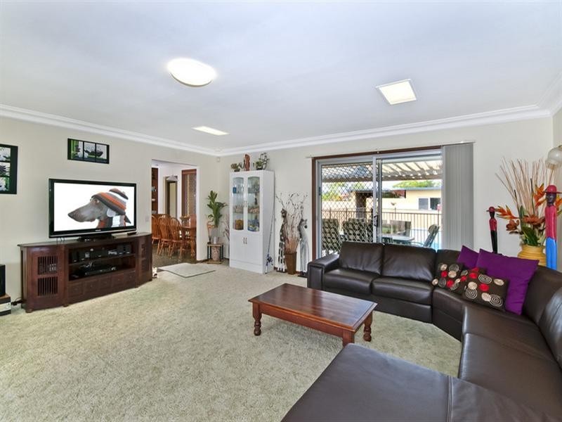 122 Mallawa Drive, Palm Beach QLD 4221