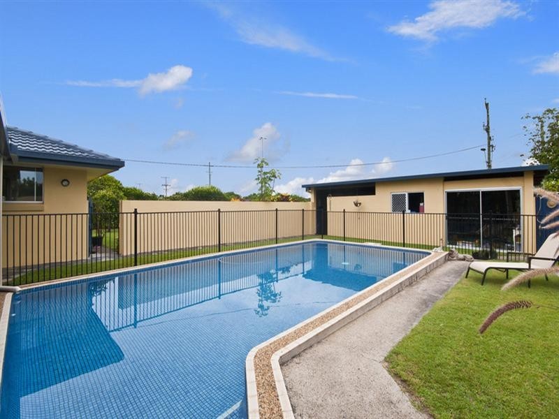 122 Mallawa Drive, Palm Beach QLD 4221