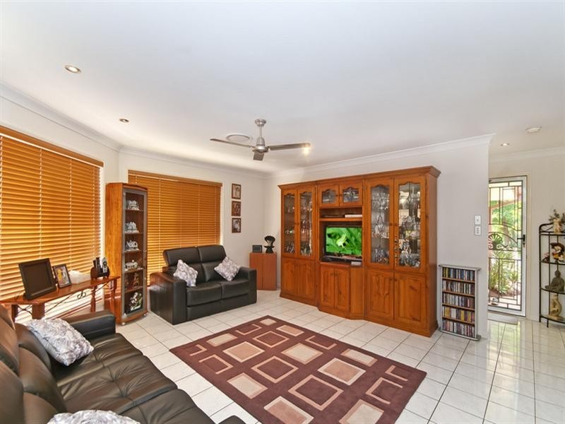 8 Hydrilla Court, Elanora QLD 4221