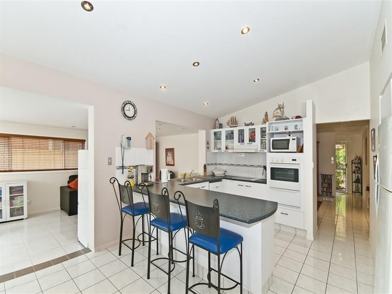 8 Hydrilla Court, Elanora QLD 4221