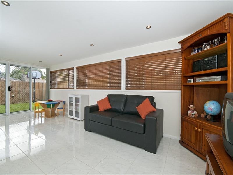 8 Hydrilla Court, Elanora QLD 4221