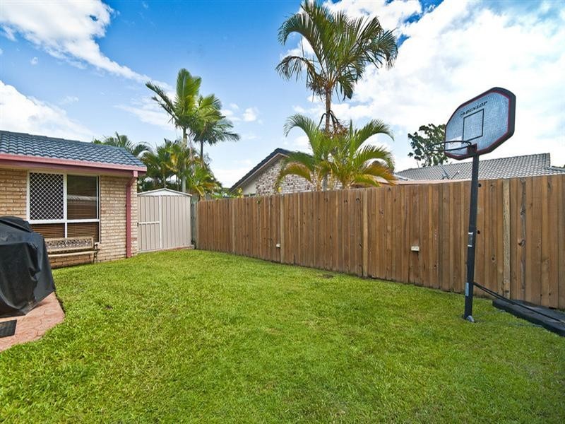 8 Hydrilla Court, Elanora QLD 4221