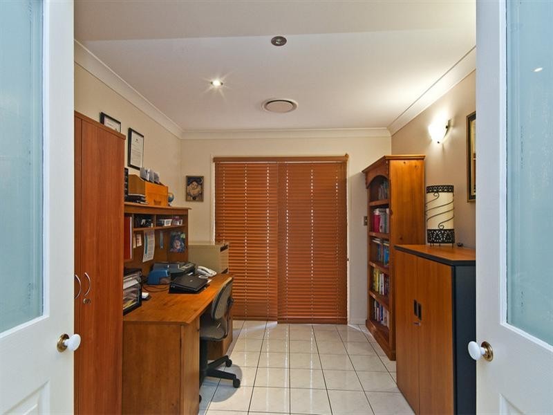 8 Hydrilla Court, Elanora QLD 4221