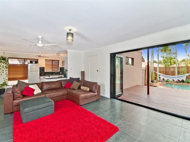 10 Peacock Place, Burleigh Waters QLD 4220