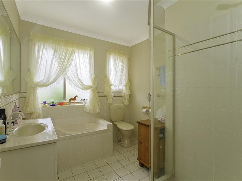 25 Tussock Crescent, Elanora QLD 4221