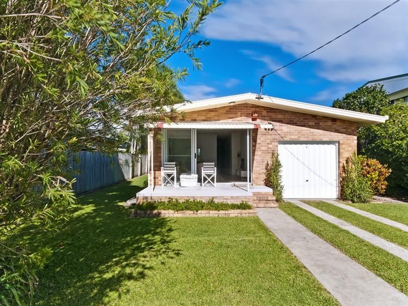 12 Morotai Avenue, Palm Beach QLD 4221