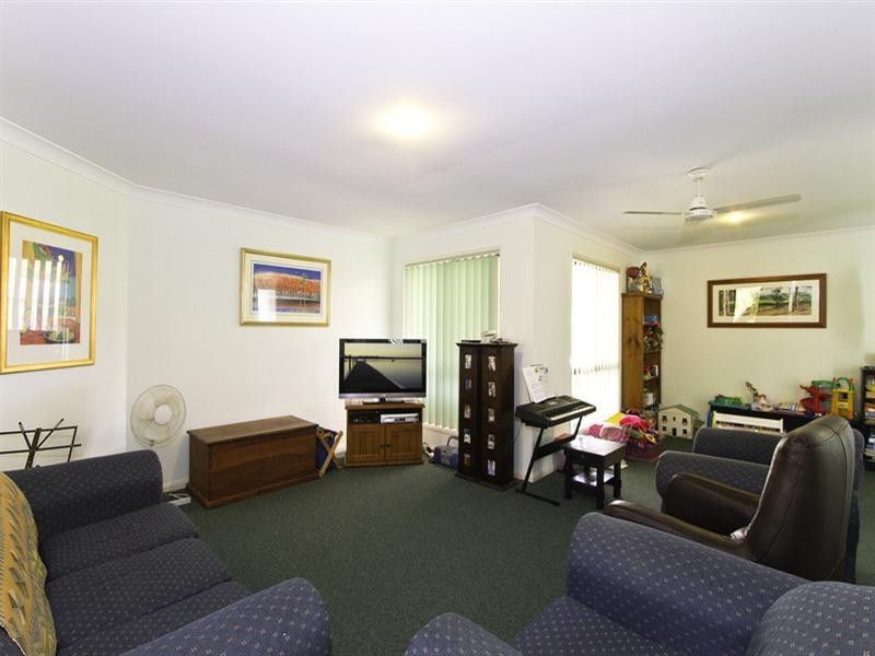 15 Hibertia Avenue, Elanora QLD 4221