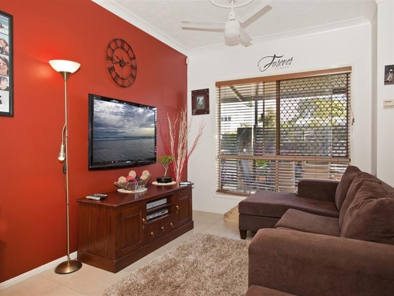 2/24 Thirteenth Avenue, Palm Beach QLD 4221