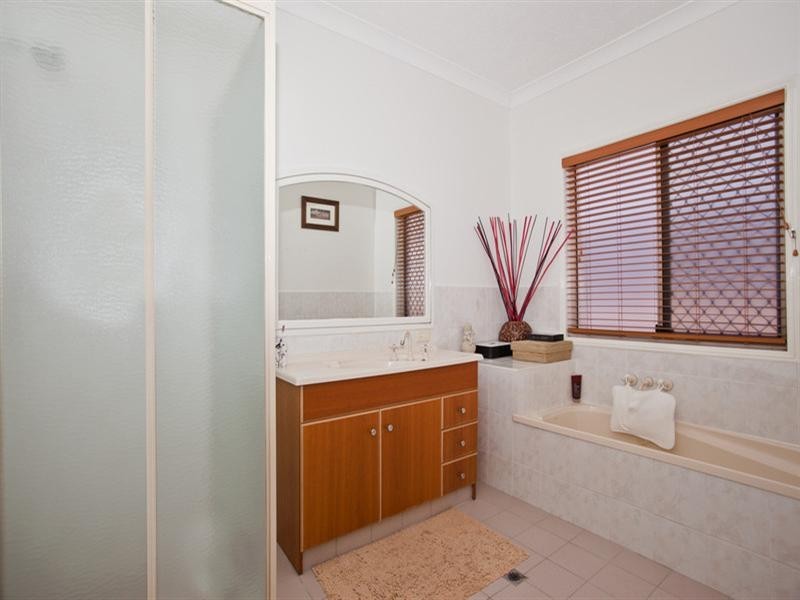 2/24 Thirteenth Avenue, Palm Beach QLD 4221