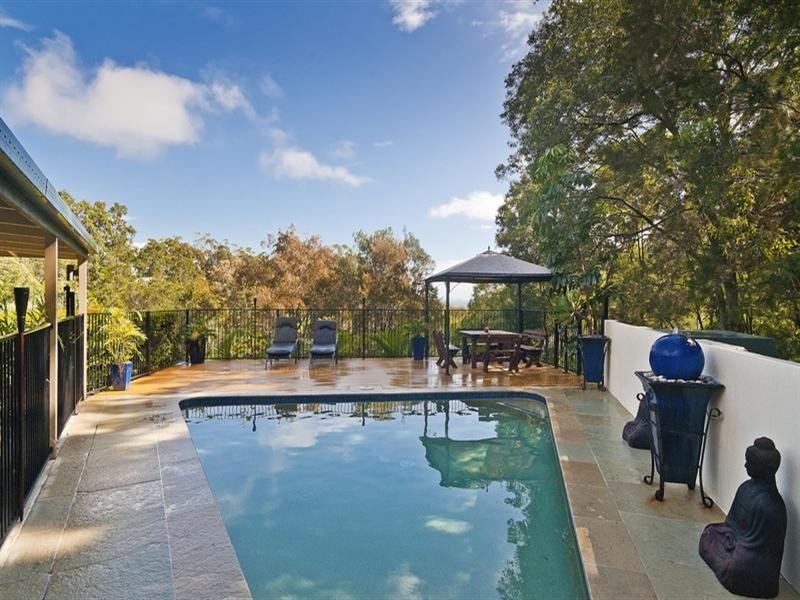 8 Mavista Grove, Elanora QLD 4221