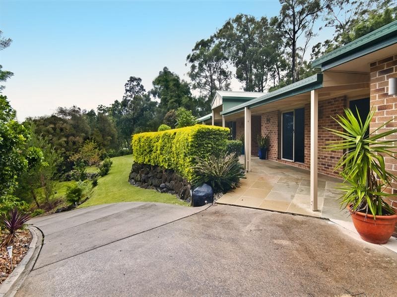 8 Mavista Grove, Elanora QLD 4221