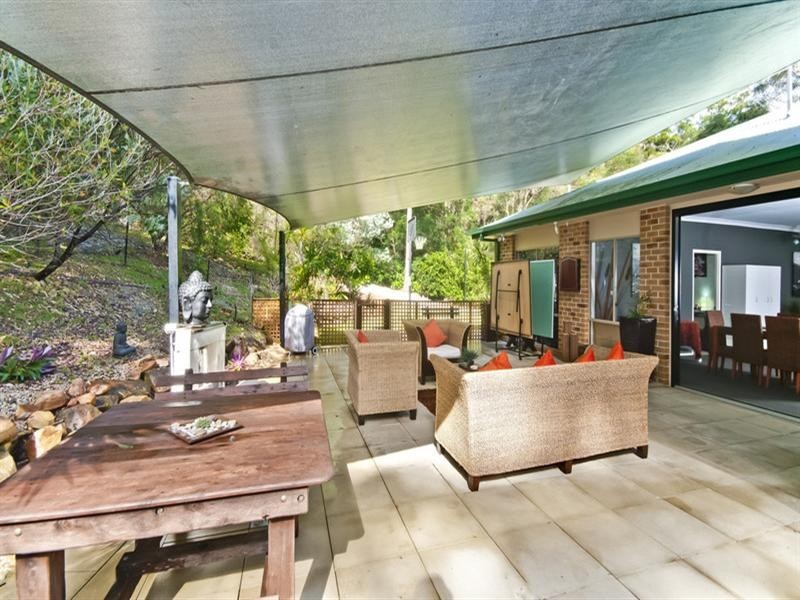 8 Mavista Grove, Elanora QLD 4221