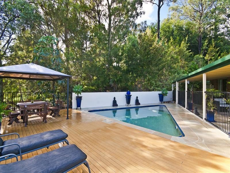 8 Mavista Grove, Elanora QLD 4221