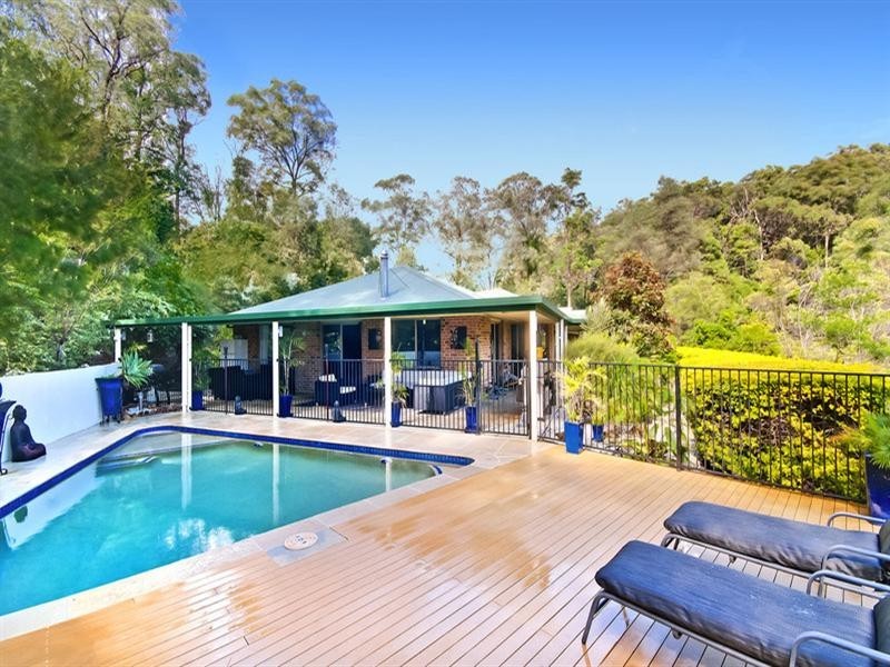 8 Mavista Grove, Elanora QLD 4221