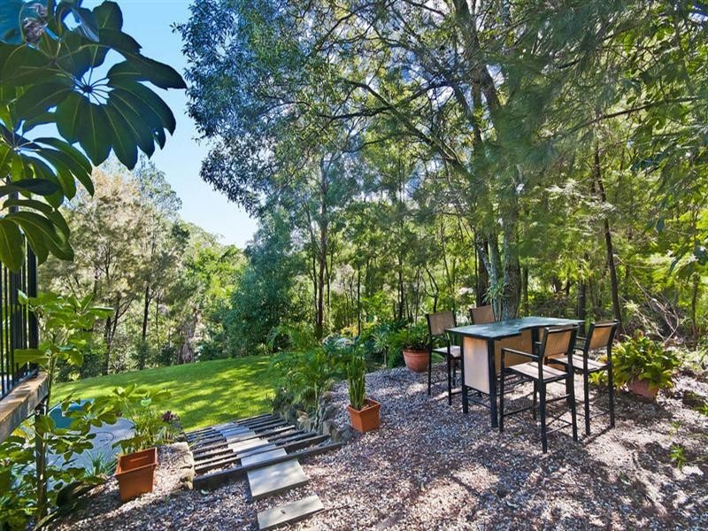 8 Mavista Grove, Elanora QLD 4221