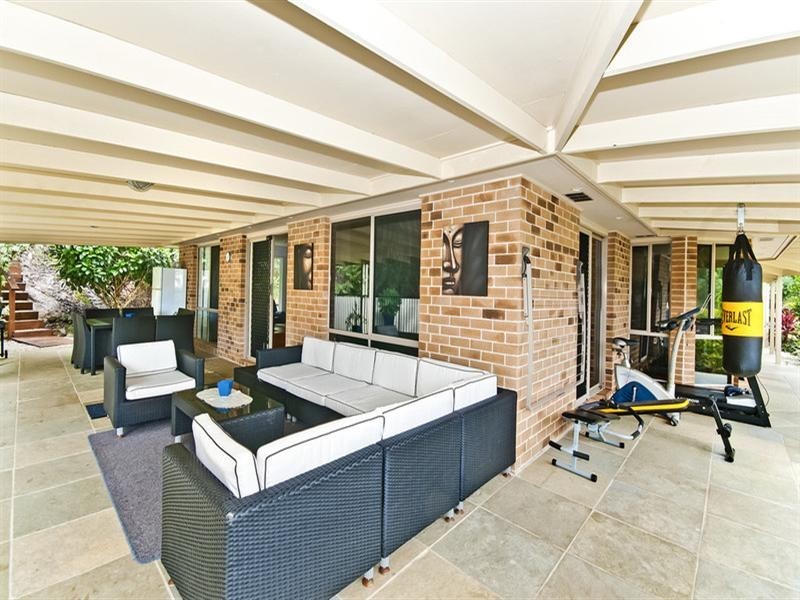 8 Mavista Grove, Elanora QLD 4221
