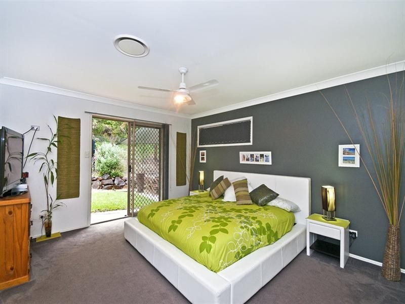 8 Mavista Grove, Elanora QLD 4221