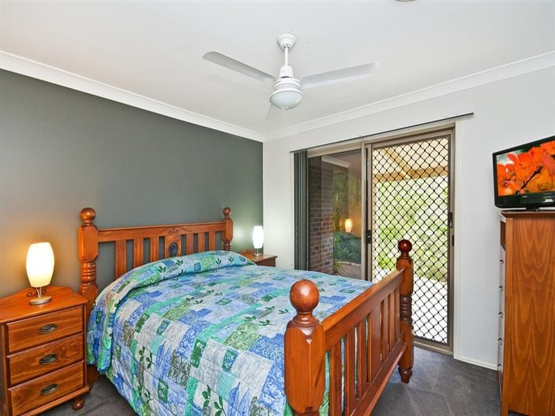 8 Mavista Grove, Elanora QLD 4221