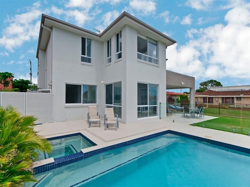 180 Mallawa Drive, Palm Beach QLD 4221