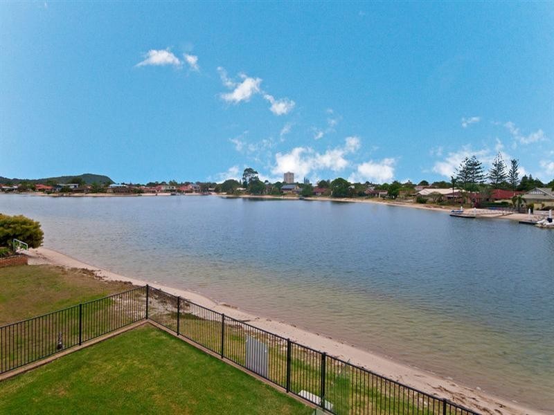 180 Mallawa Drive, Palm Beach QLD 4221