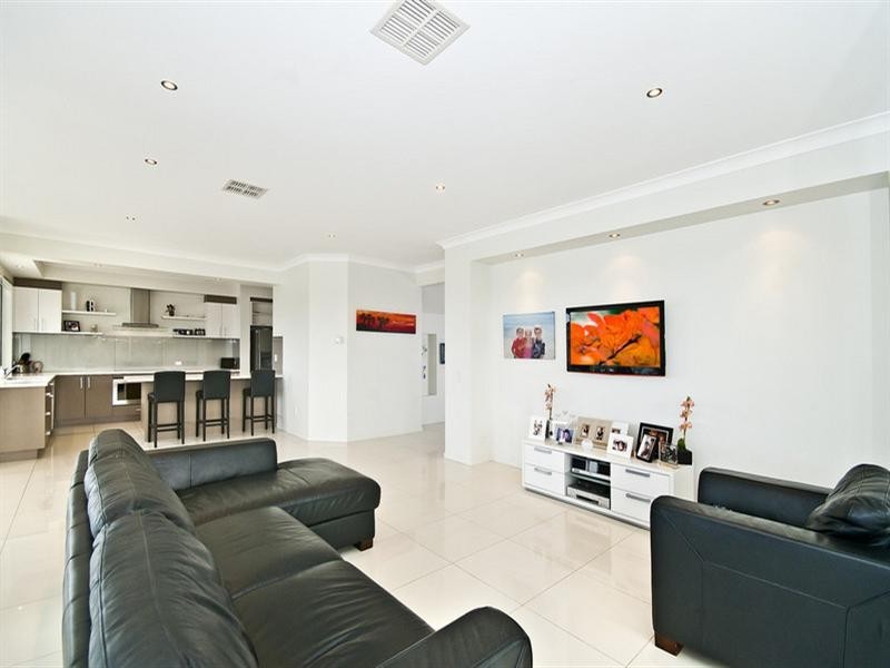 180 Mallawa Drive, Palm Beach QLD 4221