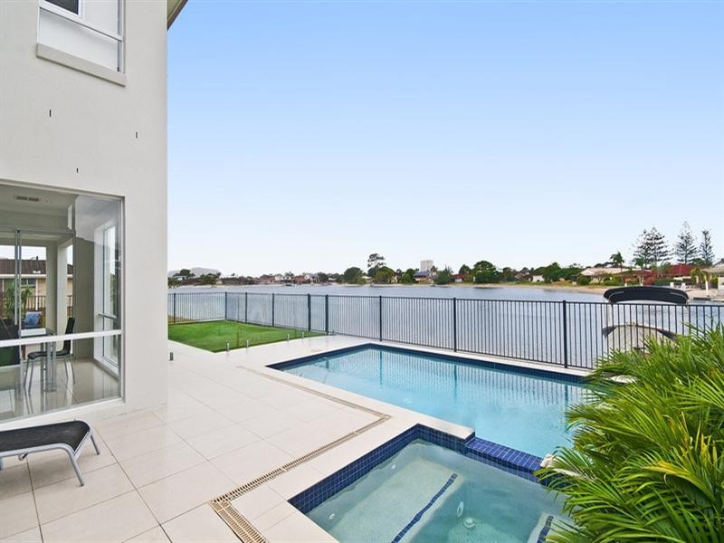 180 Mallawa Drive, Palm Beach QLD 4221