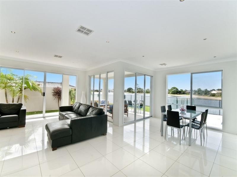 180 Mallawa Drive, Palm Beach QLD 4221