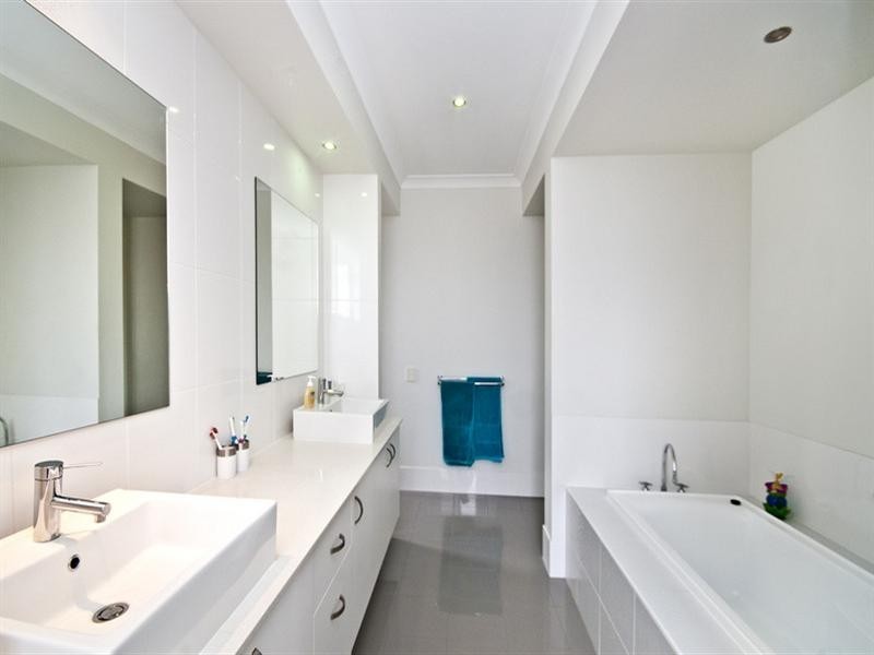 180 Mallawa Drive, Palm Beach QLD 4221