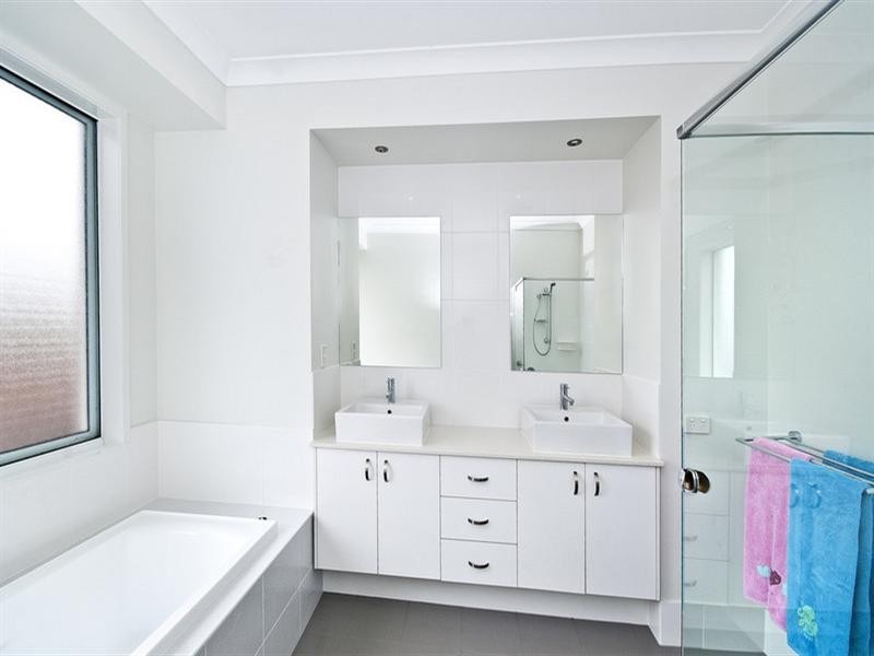 180 Mallawa Drive, Palm Beach QLD 4221