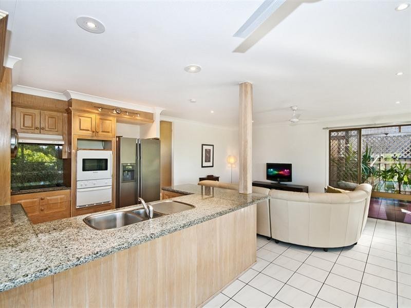 8 Doubleview Drive, Elanora QLD 4221