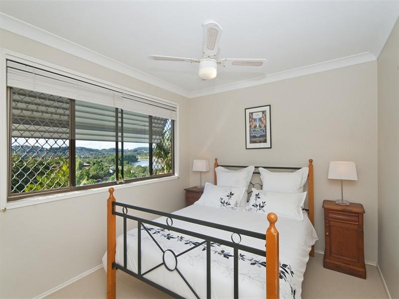 8 Doubleview Drive, Elanora QLD 4221