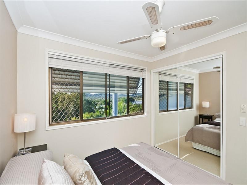 8 Doubleview Drive, Elanora QLD 4221