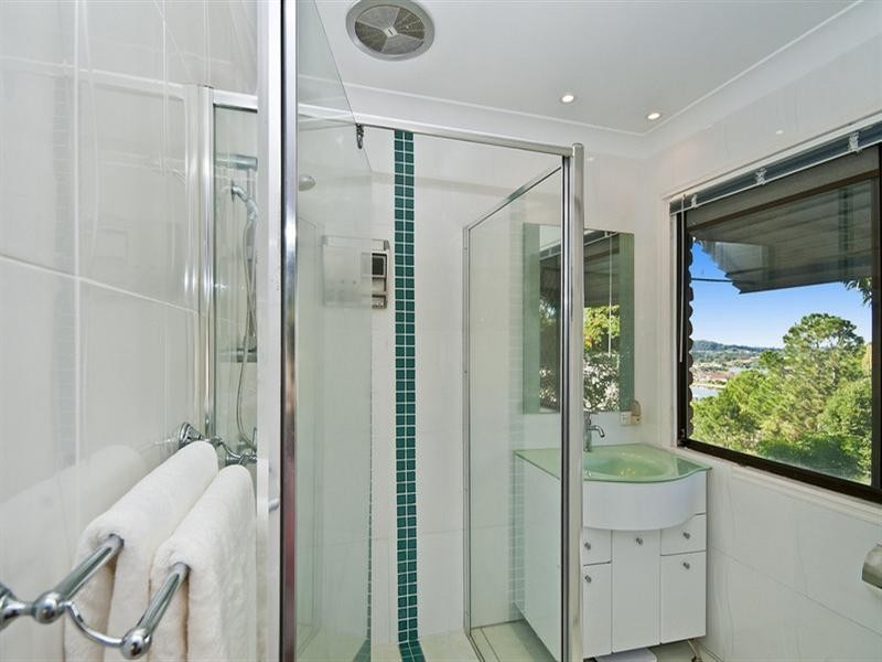 8 Doubleview Drive, Elanora QLD 4221