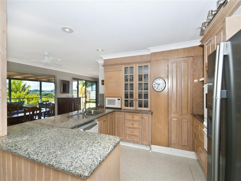 8 Doubleview Drive, Elanora QLD 4221