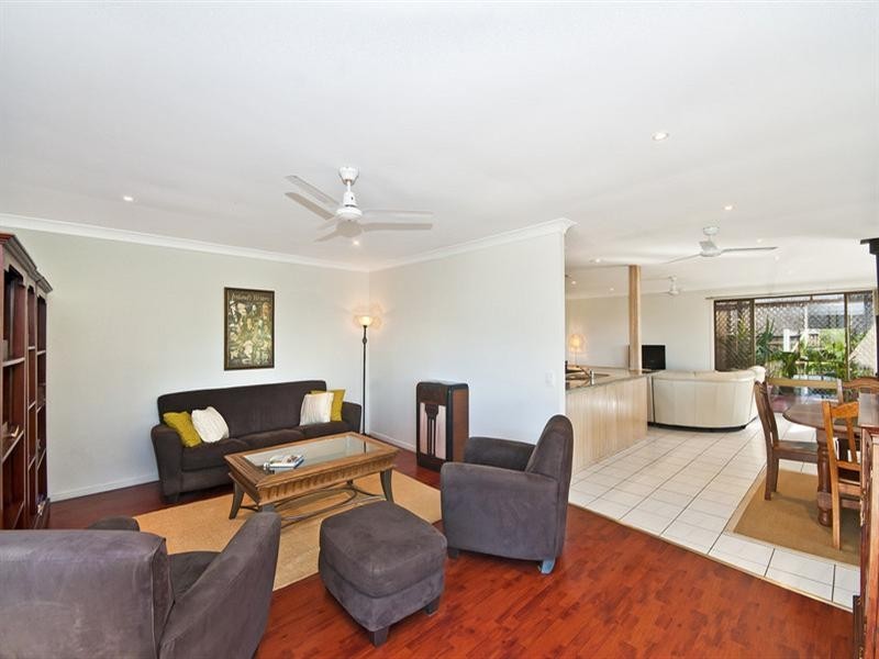 8 Doubleview Drive, Elanora QLD 4221