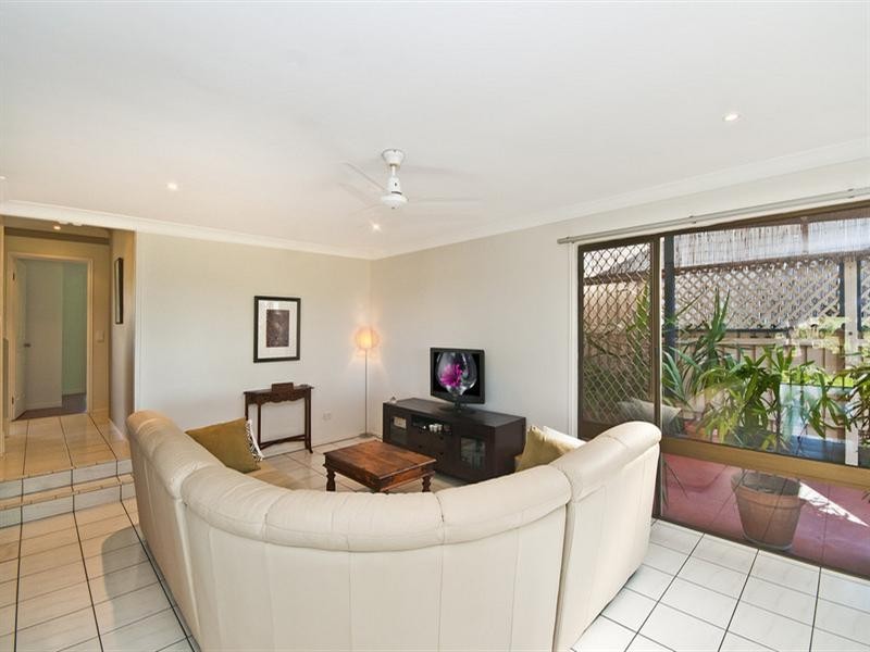 8 Doubleview Drive, Elanora QLD 4221