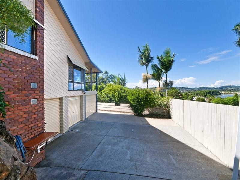 8 Doubleview Drive, Elanora QLD 4221