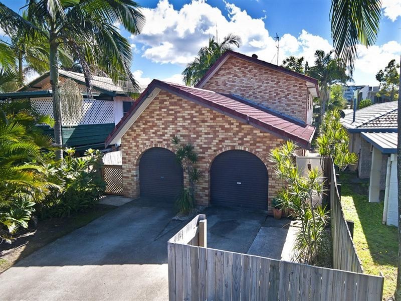 2/13 Second Avenue, Palm Beach QLD 4221