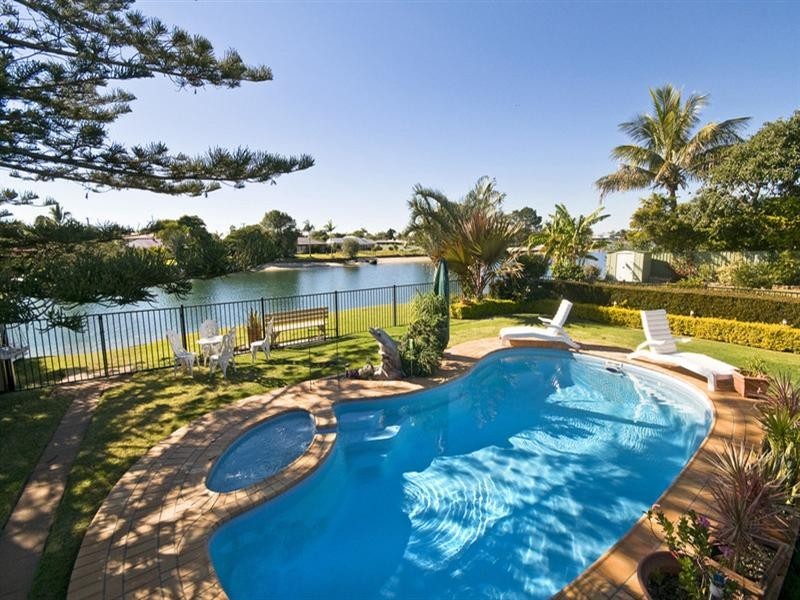 46 Mallawa Drive, Palm Beach QLD 4221