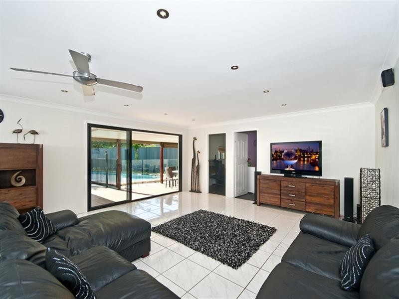 8 Linum Street, Palm Beach QLD 4221