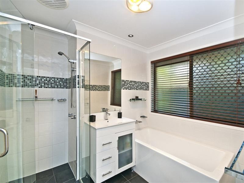 8 Linum Street, Palm Beach QLD 4221